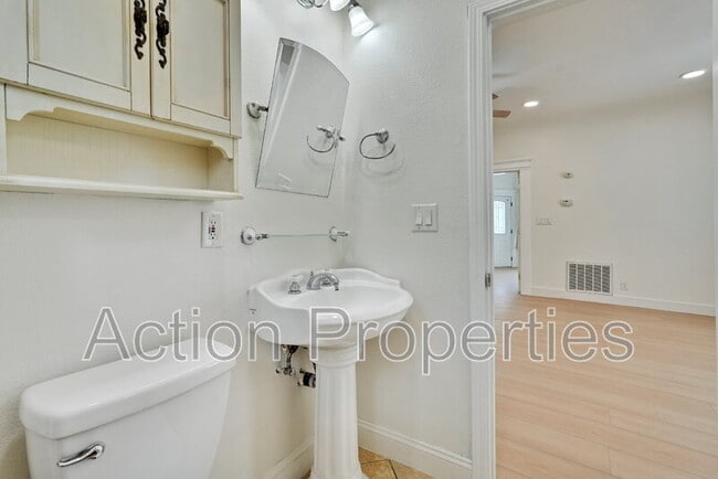 Building Photo - 241 N 12th St