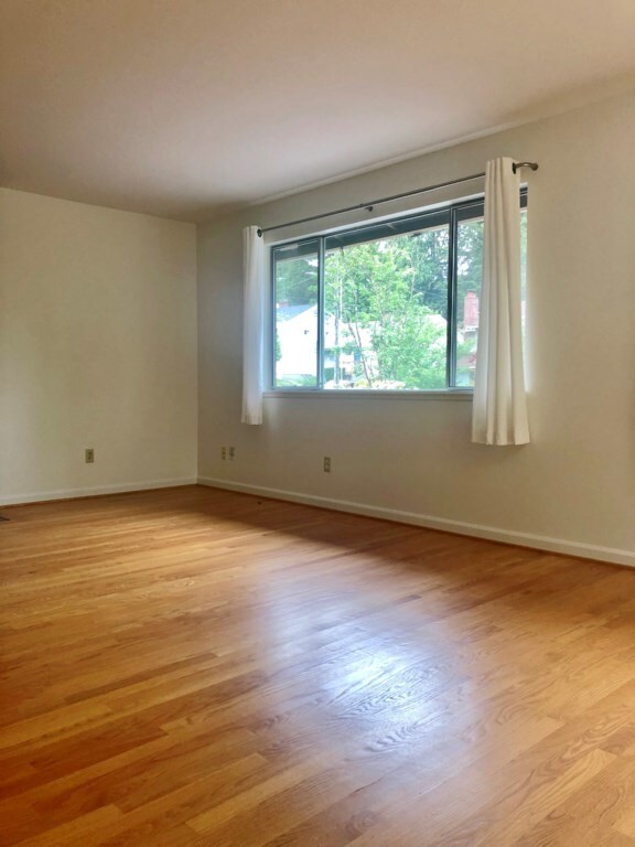 Building Photo - Single Family Home in Seattle