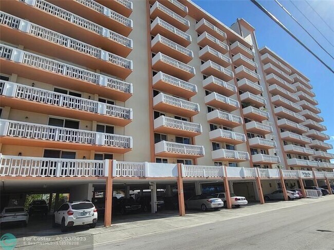 Building Photo - 801 S Ocean Dr