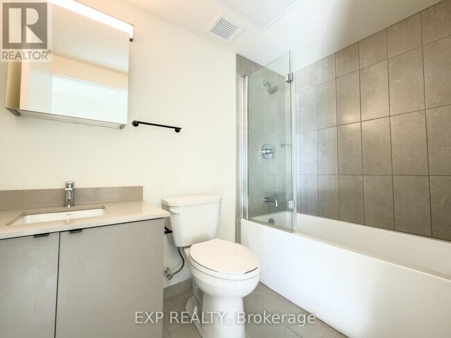 Building Photo - 770 Somerset St W