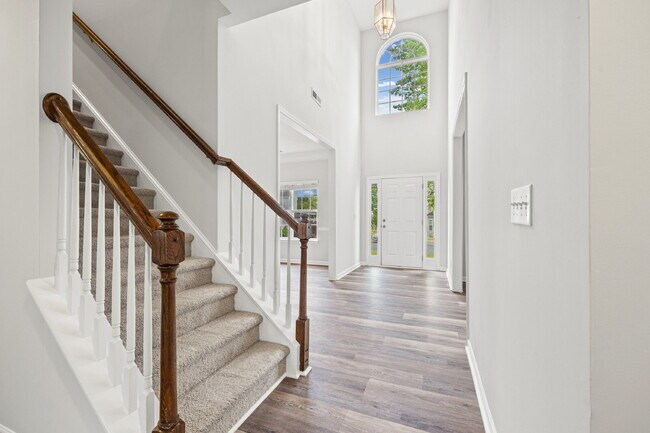 Foto del edificio - 4 bed/2.5 bath in Matthews - 1st Month's Rent only $1000!