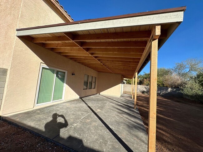 Building Photo - Spacious Home in East Mesa