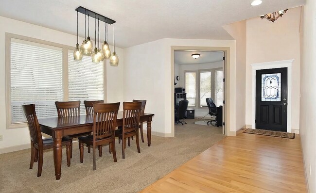 Foto del edificio - Spacious Single Family Home