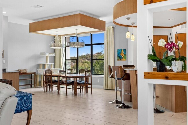 Foto del edificio - 4800 Hidden Creek Ln