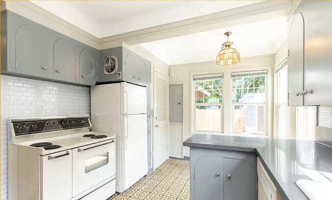 Foto del edificio - 6613 N Amherst St