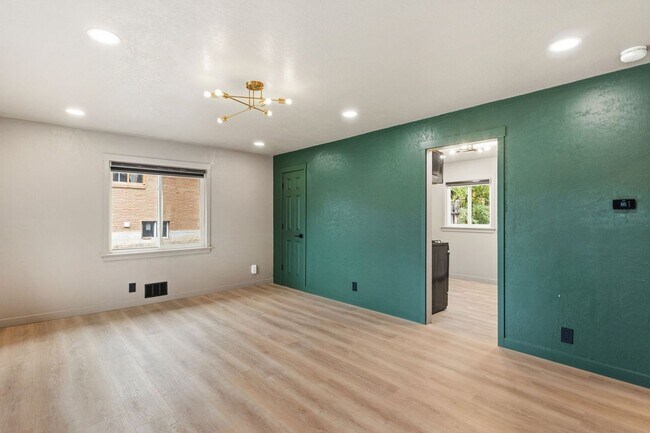 Building Photo - 405 Wilhelmia Ave