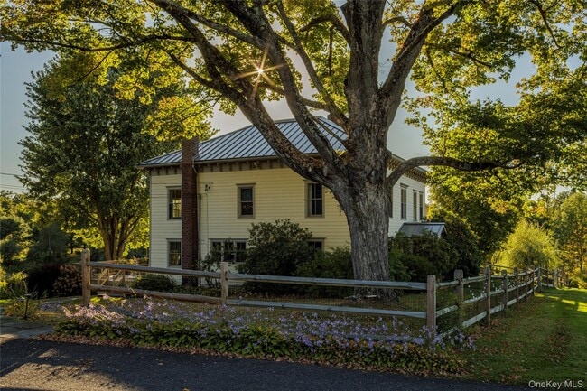 Building Photo - 108 Wey Rd