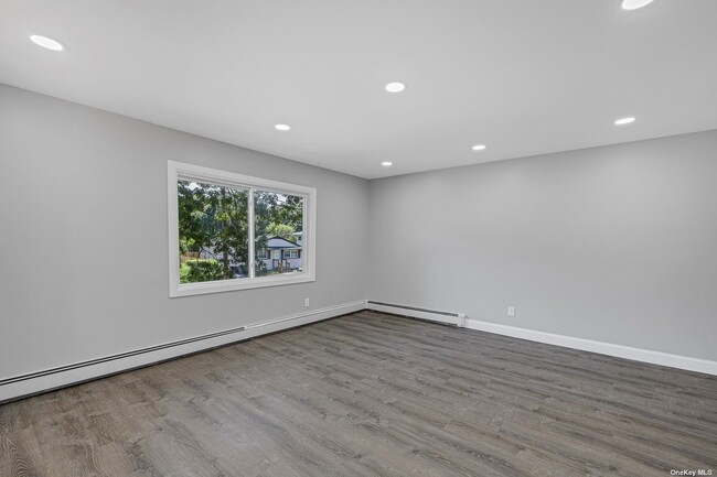 Building Photo - 17 Croley St