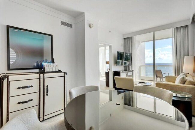 Building Photo - 4391 Collins Ave