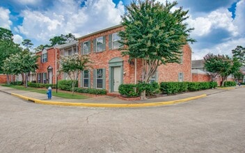 Building Photo - 402 Bendwood Dr