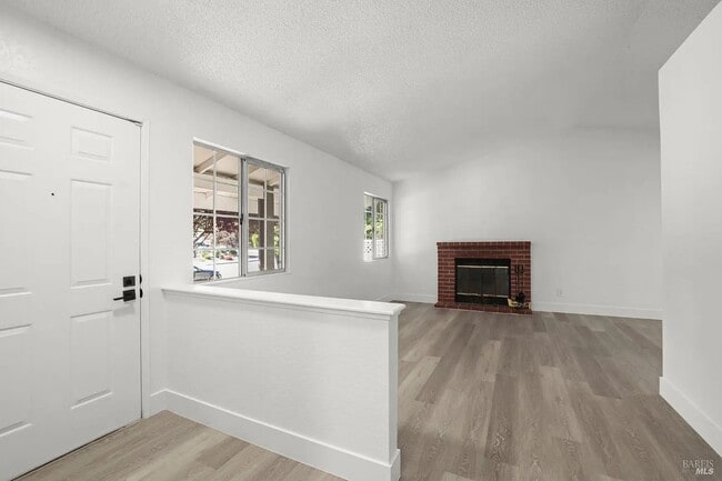 Building Photo - 567 Shannon Dr