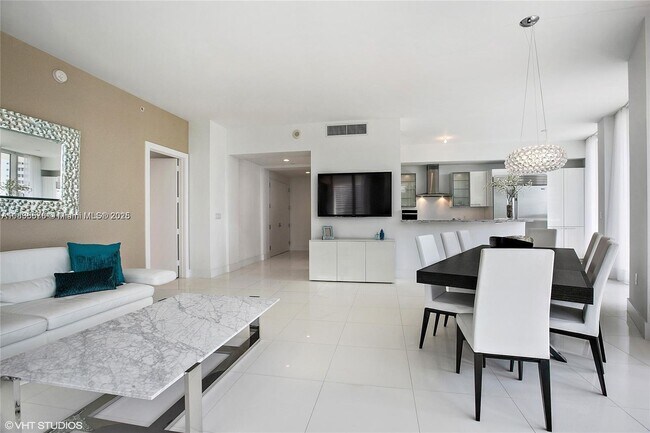 Foto del edificio - 4100 Island Blvd