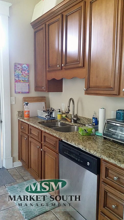 Building Photo - HABERSHAM STREET APARTMENT!