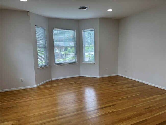 Foto del edificio - 40 Linwood Rd N