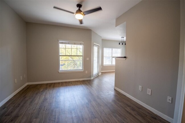 Foto del edificio - 2320 Gracy Farms Ln