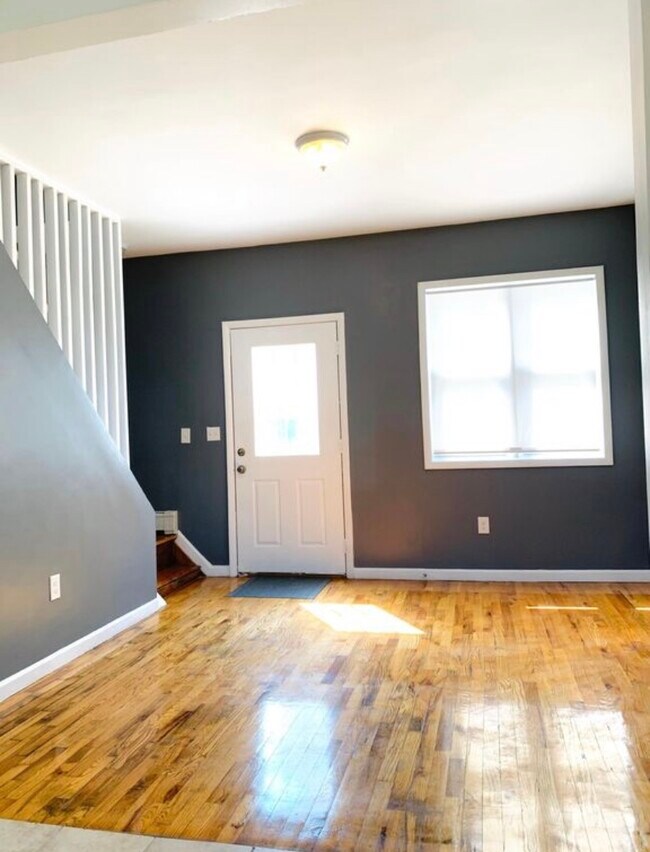 Building Photo - 219B Targee St