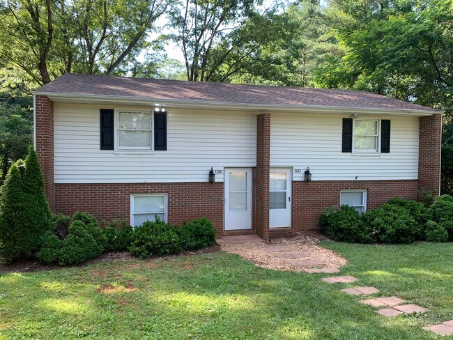 1130 Front of apartment - 1130 Rolling Hill Dr
