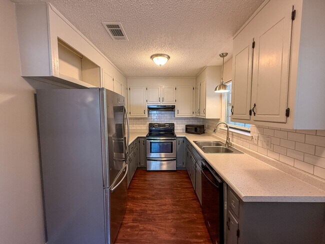 Foto del edificio - 3 Bedroom 2 Bath Home for Rent in Charter ...