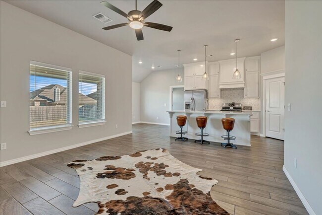 Photo - Nearly New Yukon Schools House