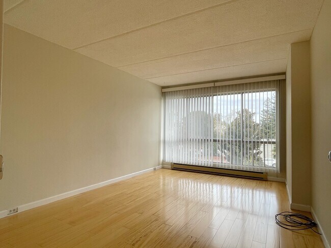 Foto del edificio - 1700 Civic Center Dr