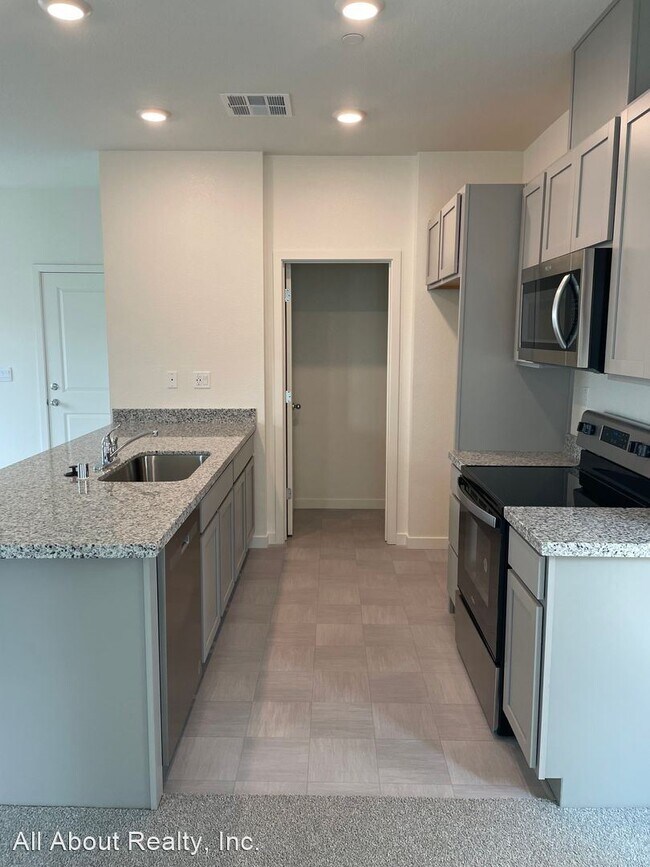 Building Photo - 3 br, 2 bath House - 6000 SAN RAFAEL LANE