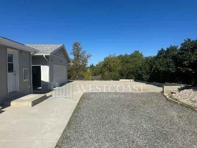 Foto del edificio - Discover Tranquil Country Living in Temecu...