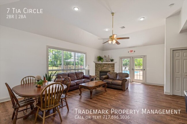 Building Photo - Spacious Town Home