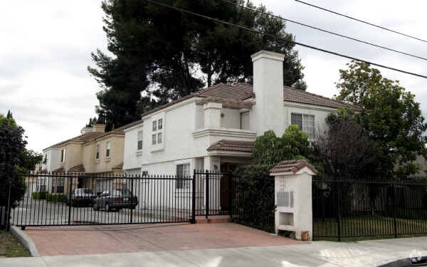 Foto del edificio - 3456-3460 La Madera Ave