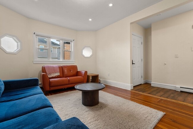 Building Photo - 19 Carmen St