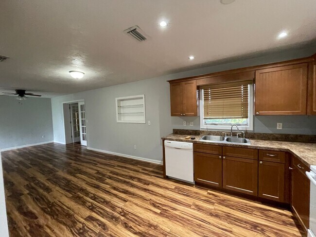 Foto del edificio - Awesome 3 Bedroom, 2 bath home in Deltona