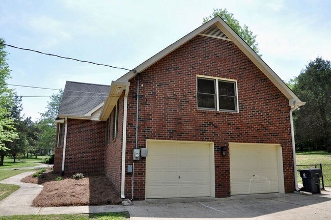 Building Photo - 1209 Clinton Pl