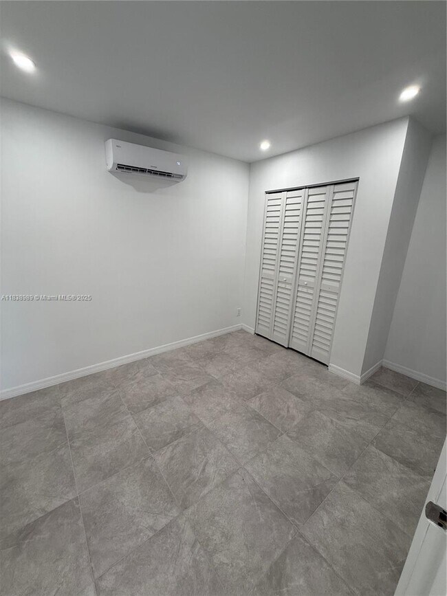 Foto del edificio - 5449 E 4th Ave