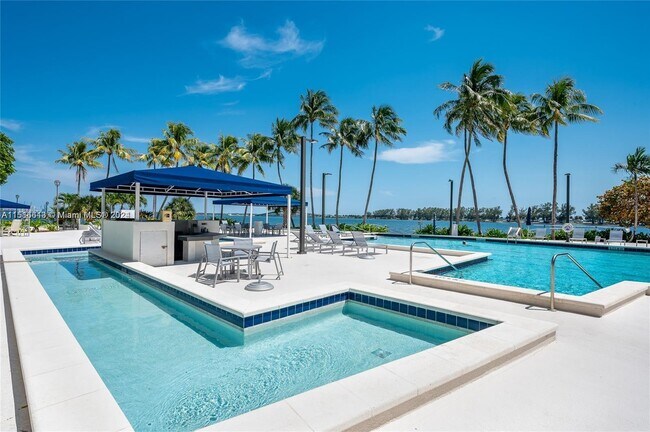 Building Photo - 2333 Brickell Ave