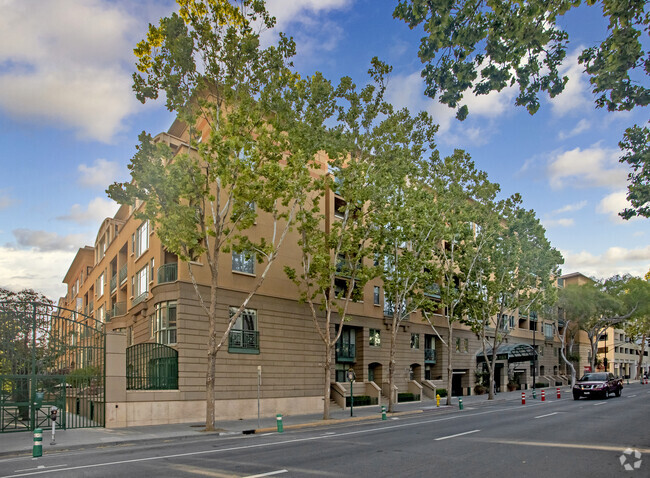 Foto del edificio - Paseo Plaza