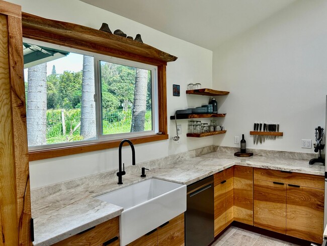 Building Photo - Brand New Luxury Furnished 3 bed 2 bath Ho...