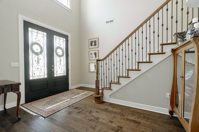 Building Photo - Executive 5 Bedroom stunner on large corne...