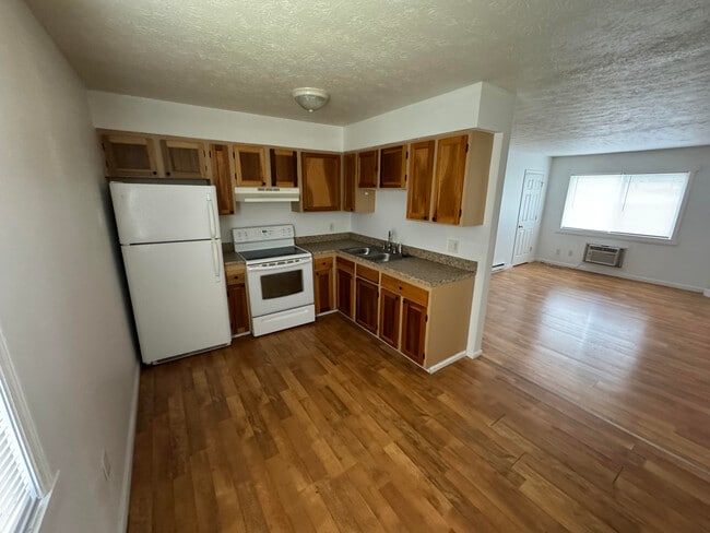 Foto del edificio - 1240 Hilltop Cir