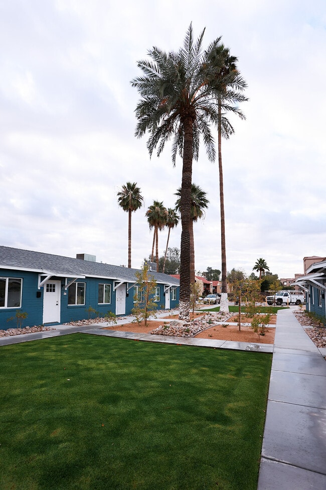 Building Photo - 833 E Turney Ave
