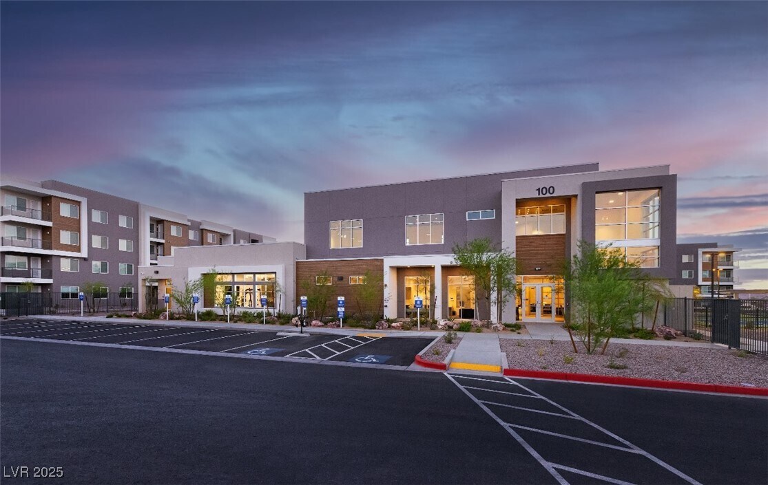 Foto del edificio - 100 E Warm Springs Rd