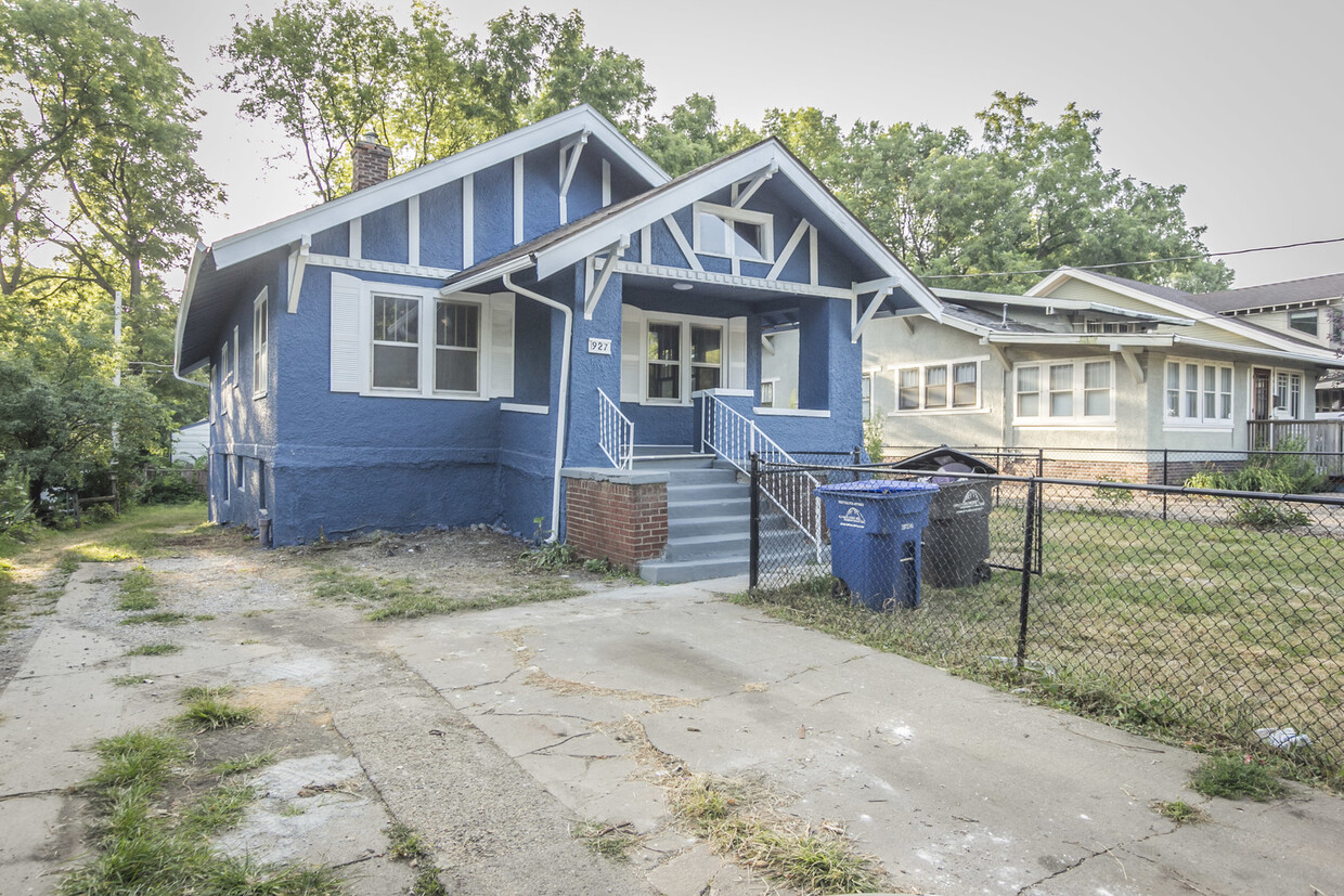 Primary Photo - Beautiful 3 Bedroom 1 Bath Home- Pyramid P...