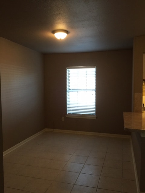 Building Photo - 2725 Toulon Dr