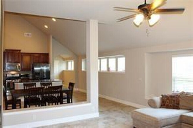 Foto del edificio - Great Location, available NOW!