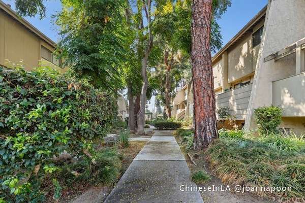 Primary Photo - 1131 W Badillo St
