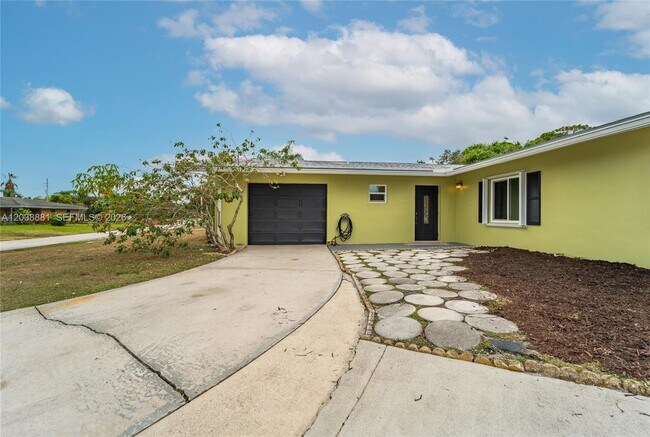 Foto del edificio - 607 Coconut Ave N