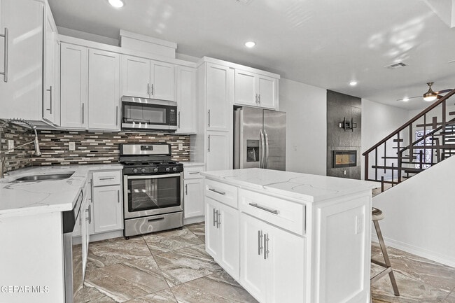 Building Photo - 6315 Escondido Dr