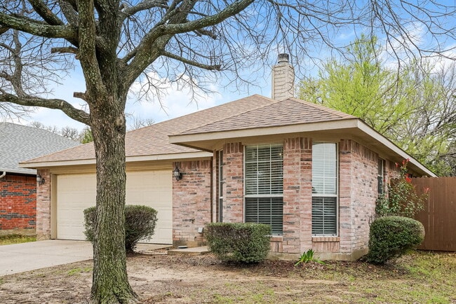 Building Photo - 13911 Creek Crossing Dr