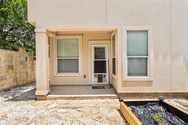 Building Photo - 15528 Interlachen Dr