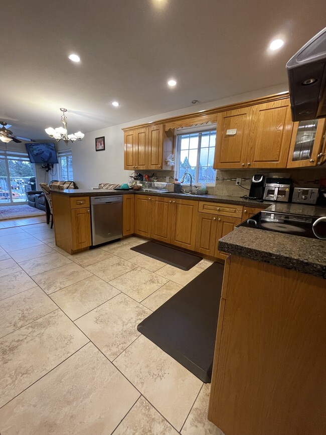 Building Photo - 11797-11231 231 St