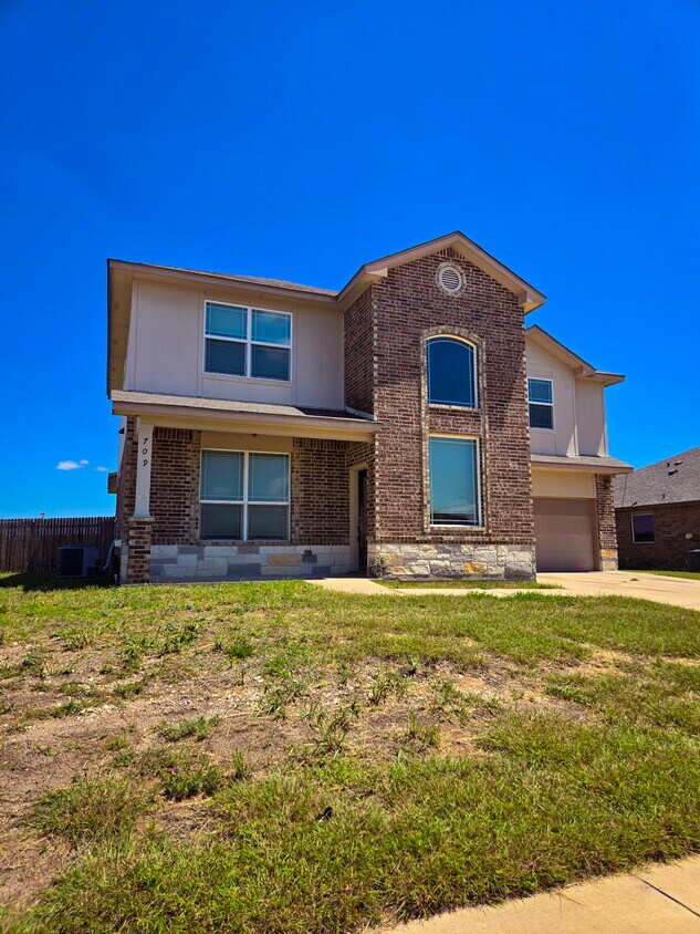 Building Photo - 709 W Vega Ln