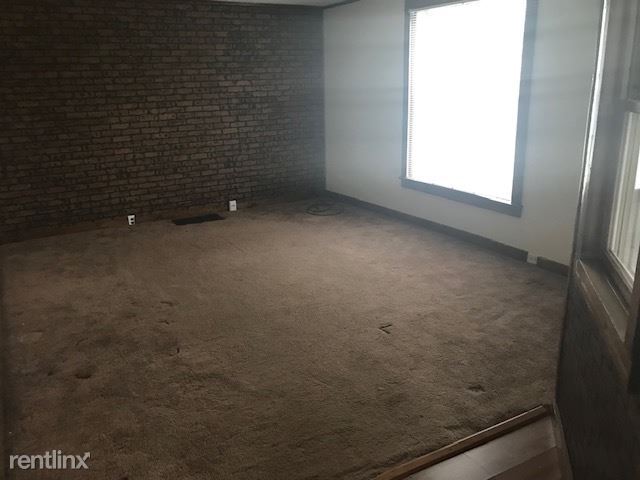 Building Photo - 3 br, 1 bath House - 309 W Main St